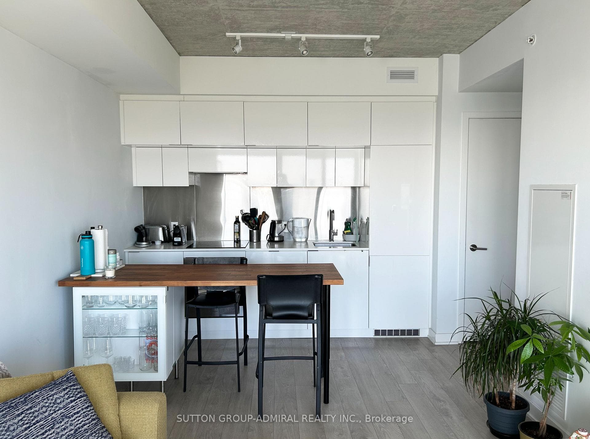 185 Roehampton Avenue Unit 2207 photo 2