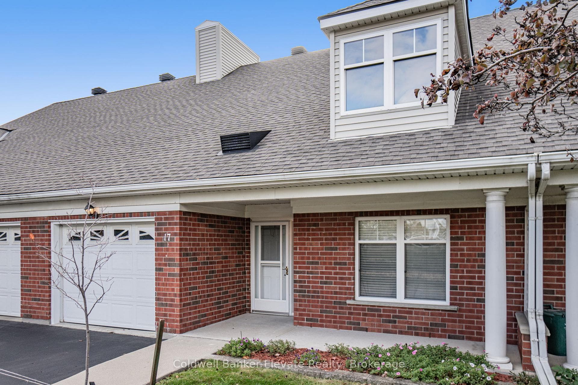 2705 KINGSWAY Drive Unit 17 photo 3