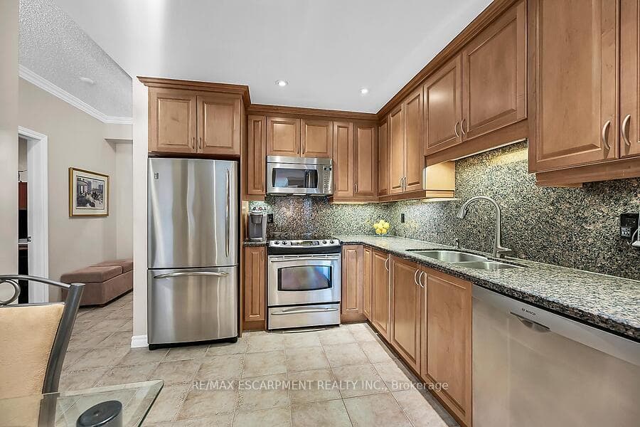 3000 Creekside Drive Unit 601 photo 10