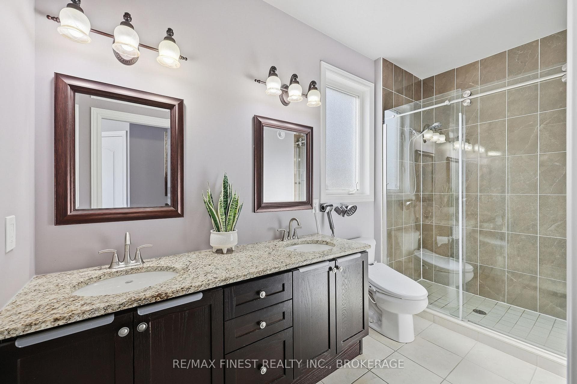 1667 Crimson Crescent photo 24