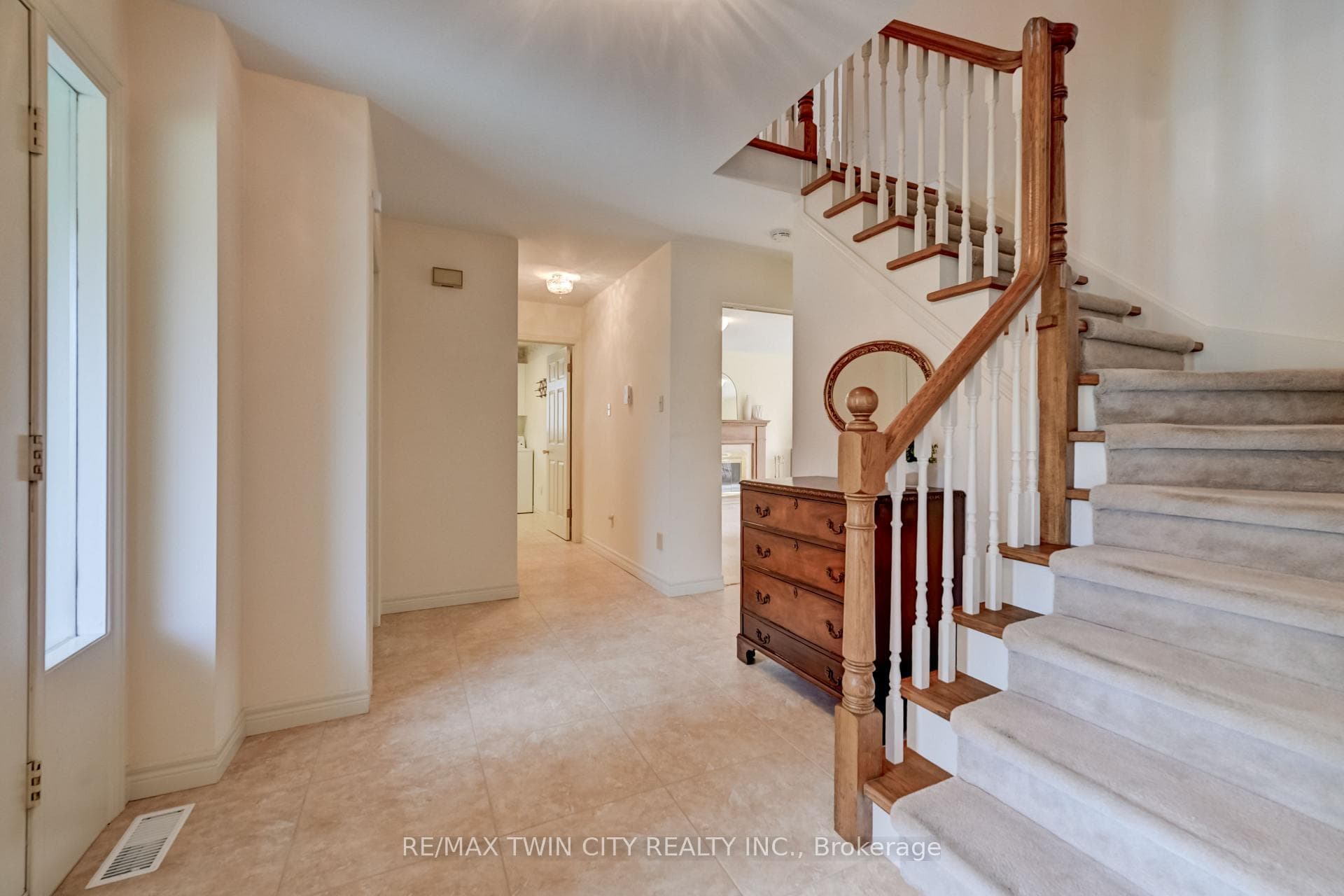 285 Magnolia Place photo 4