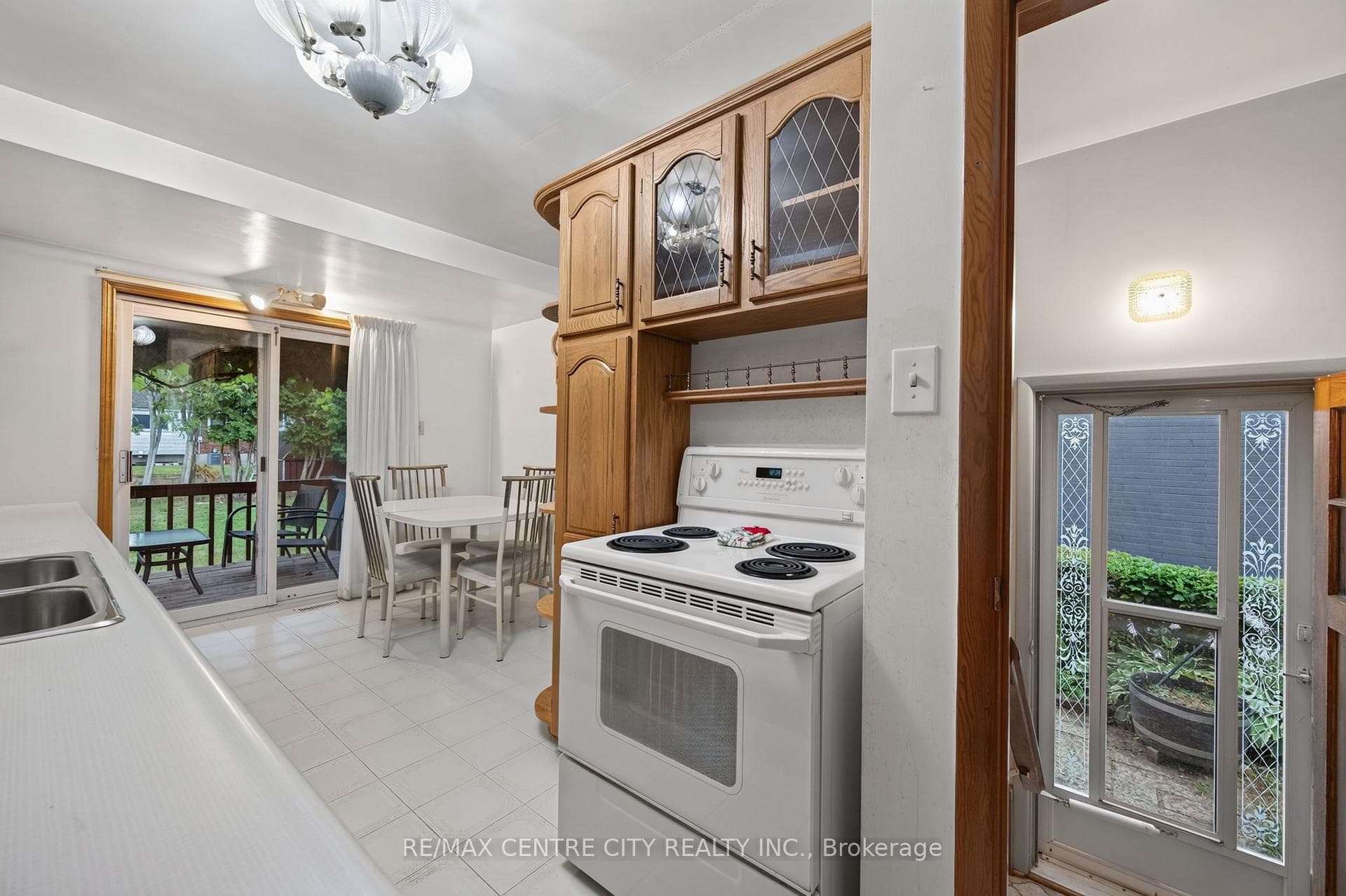 208 NIAGRA Street photo 7