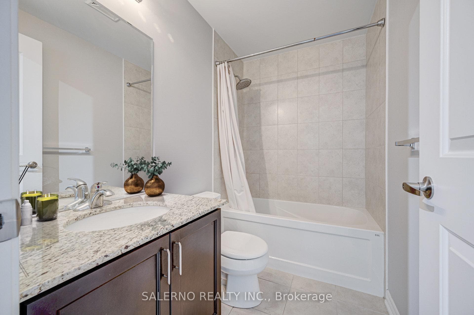 9255 Jane Street Unit 915 photo 17