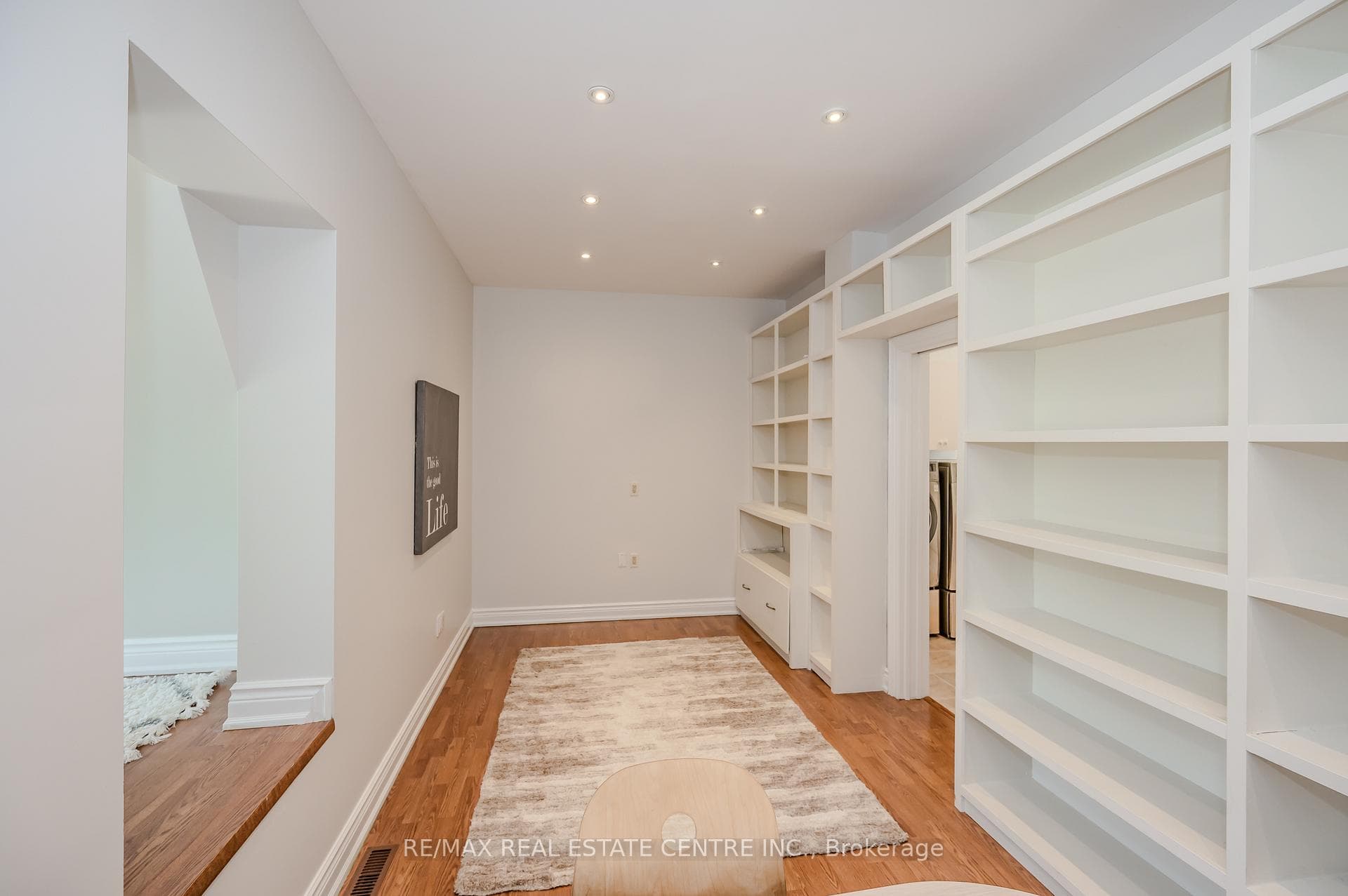30 Shamrock Crescent photo 17