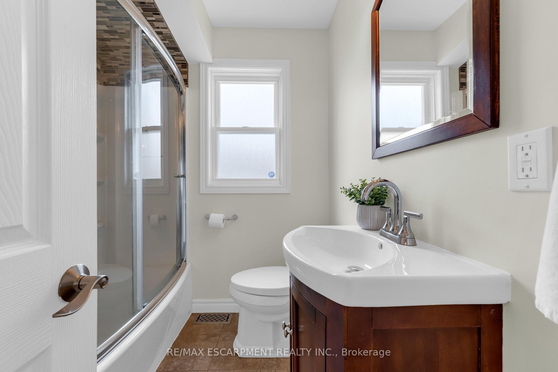 303 Nelson Street photo 17