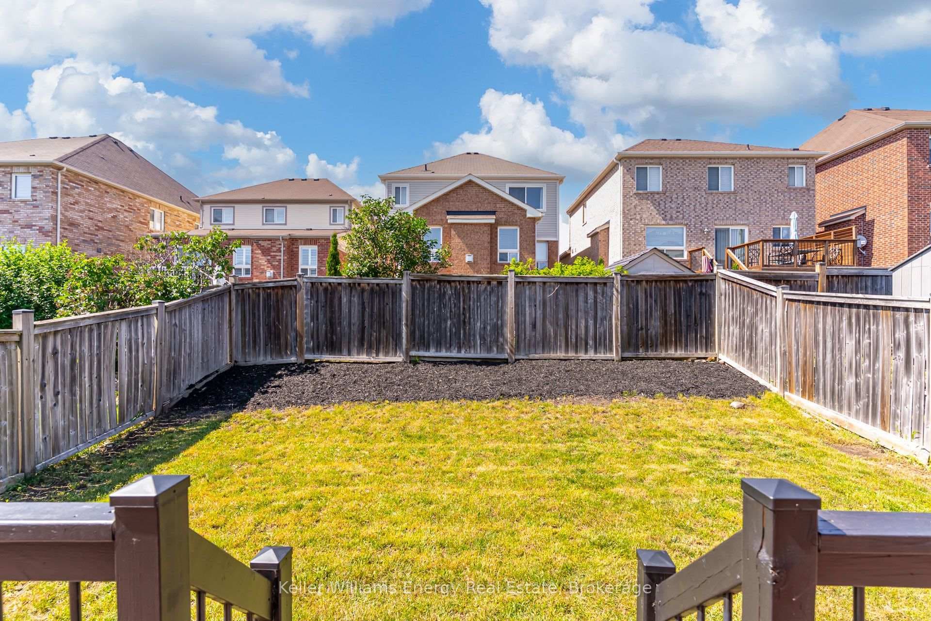 1342 Harlstone Crescent photo 45