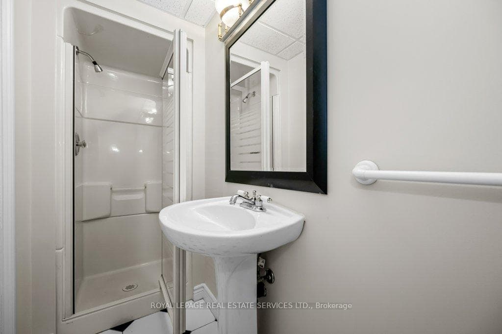 60 River Glen Boulevard photo 32