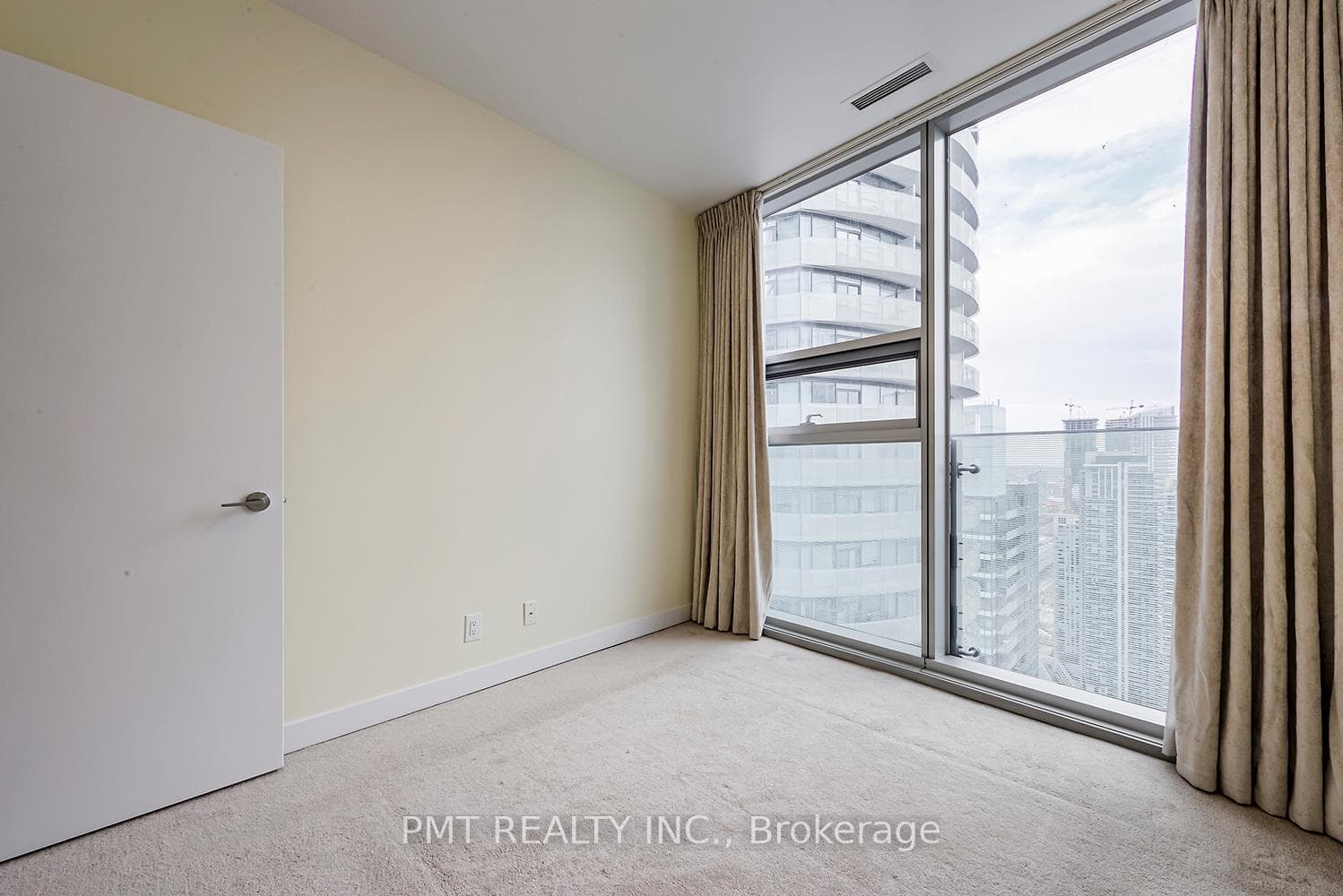 12 York Street Unit 5211 photo 16