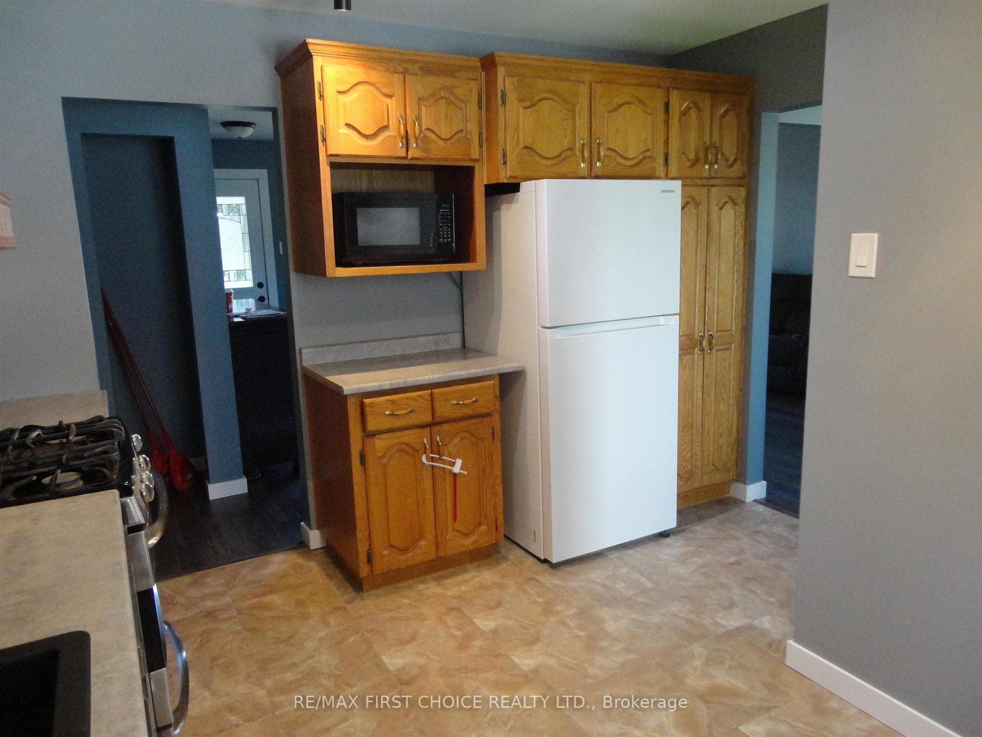 553 Strand Avenue photo 7