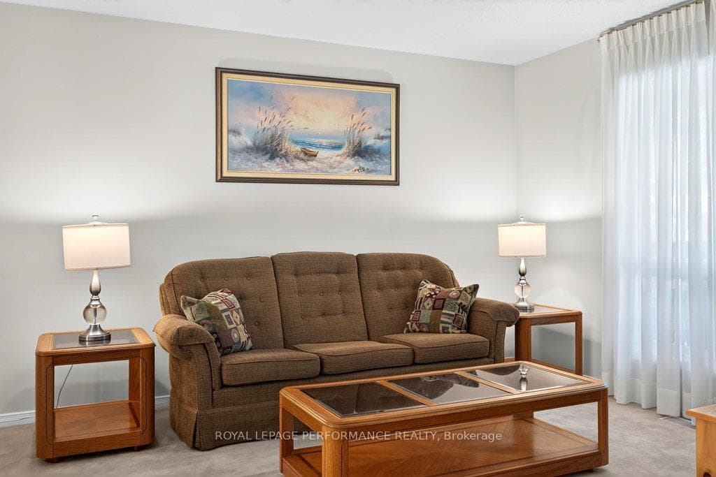 38 Burlington Crescent photo 5