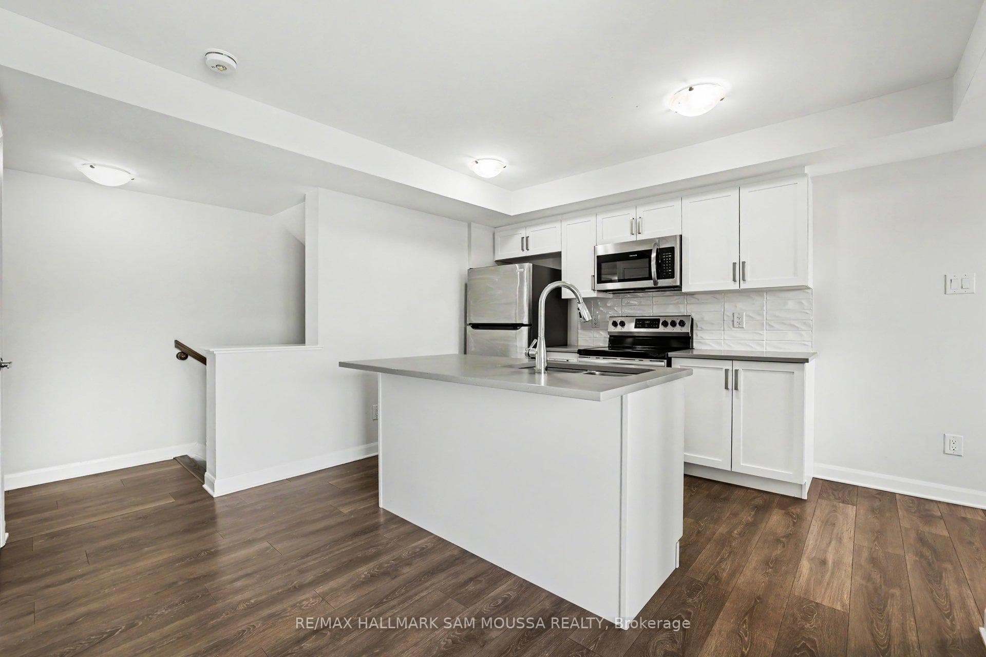 215 Eldorado Private Unit A photo 22