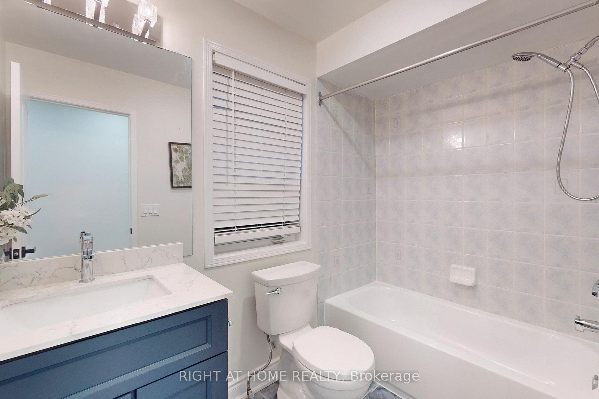 4762 Colombo Crescent photo 29