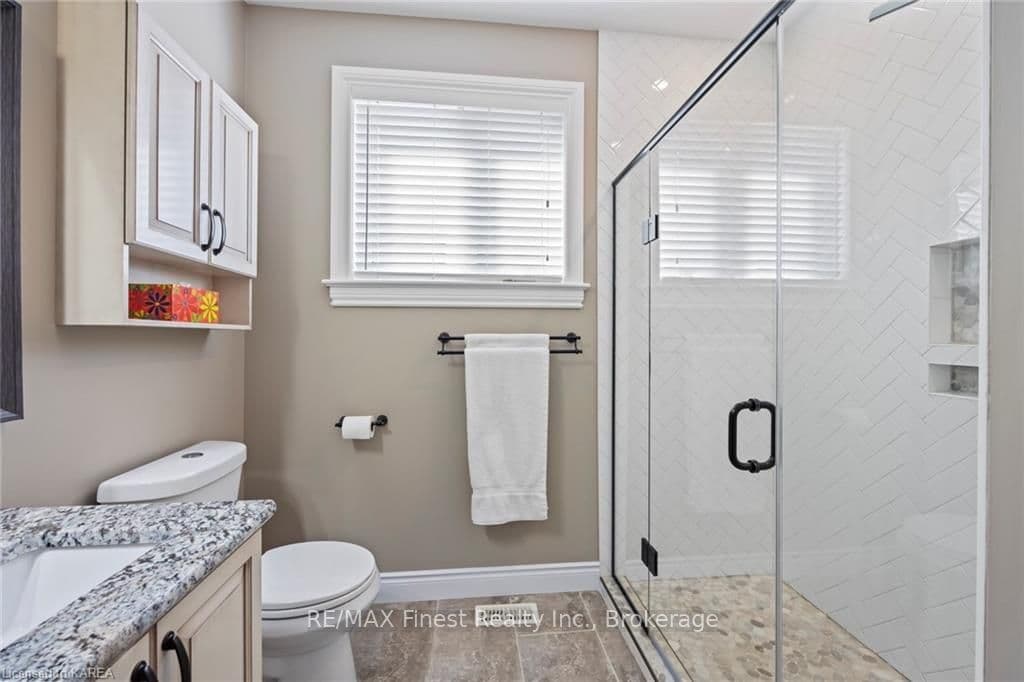 8 BURLEIGH Court photo 27