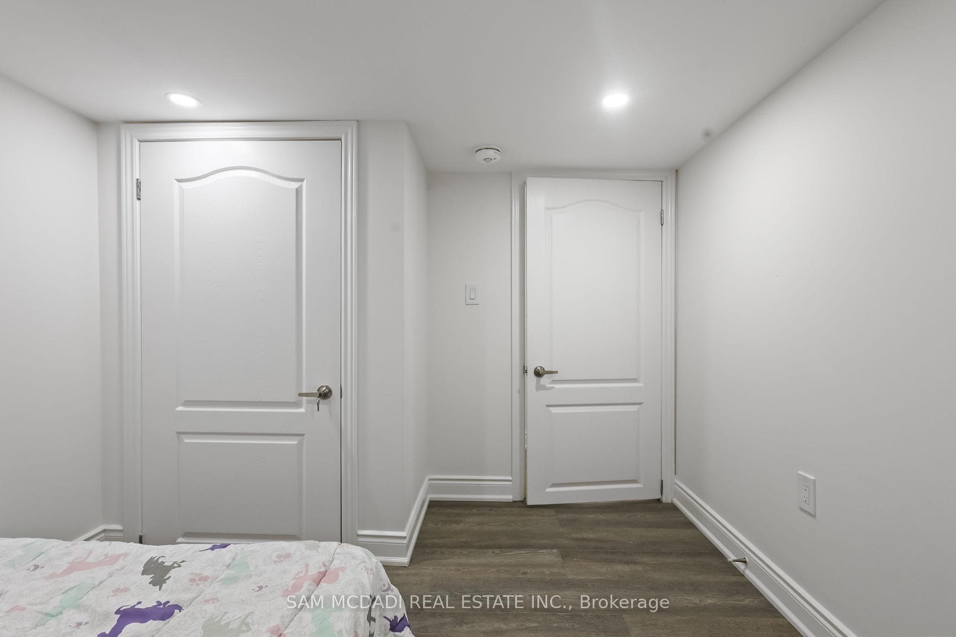 837 Magnolia Terrace photo 9