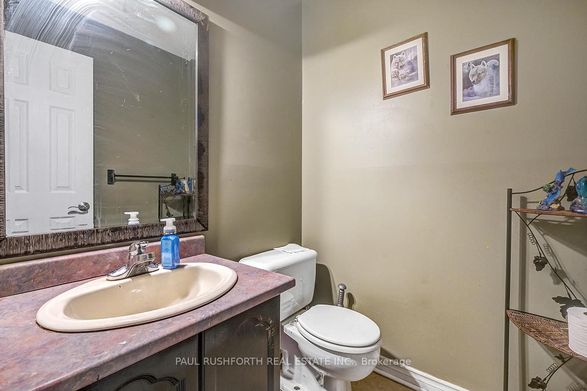152 Dunlop Crescent photo 11