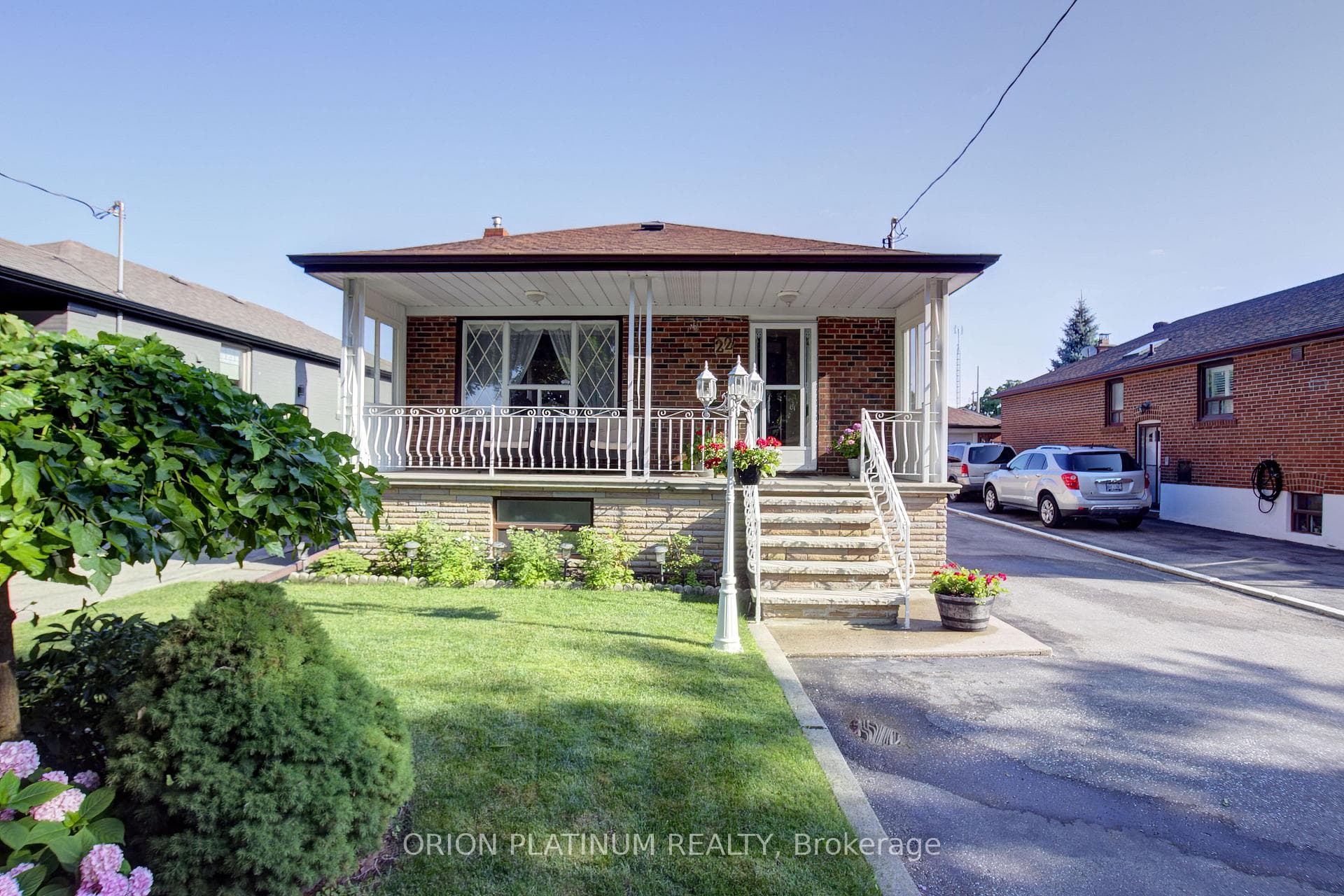 22 Bradfield Avenue photo 1