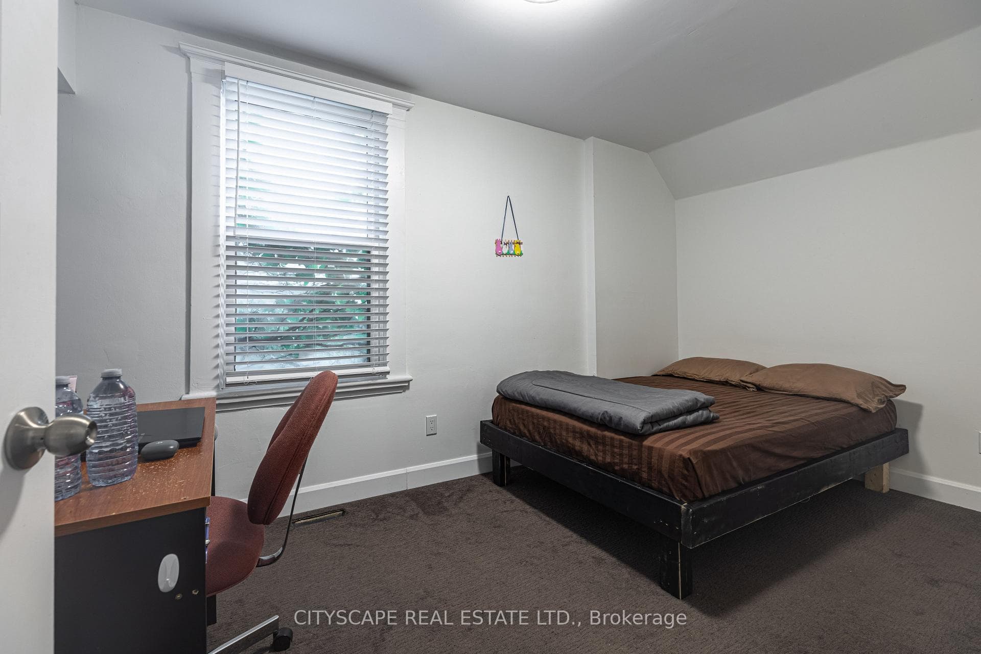 452 Adelaide Street photo 16