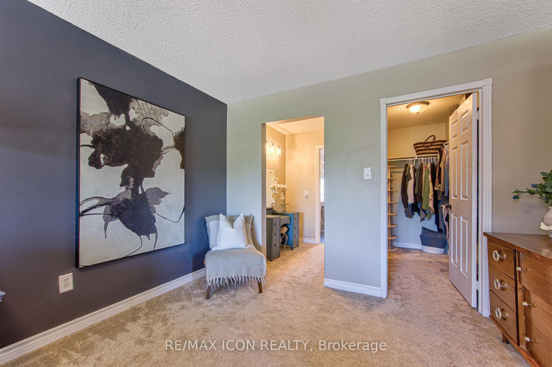 15 Hall Crescent photo 33