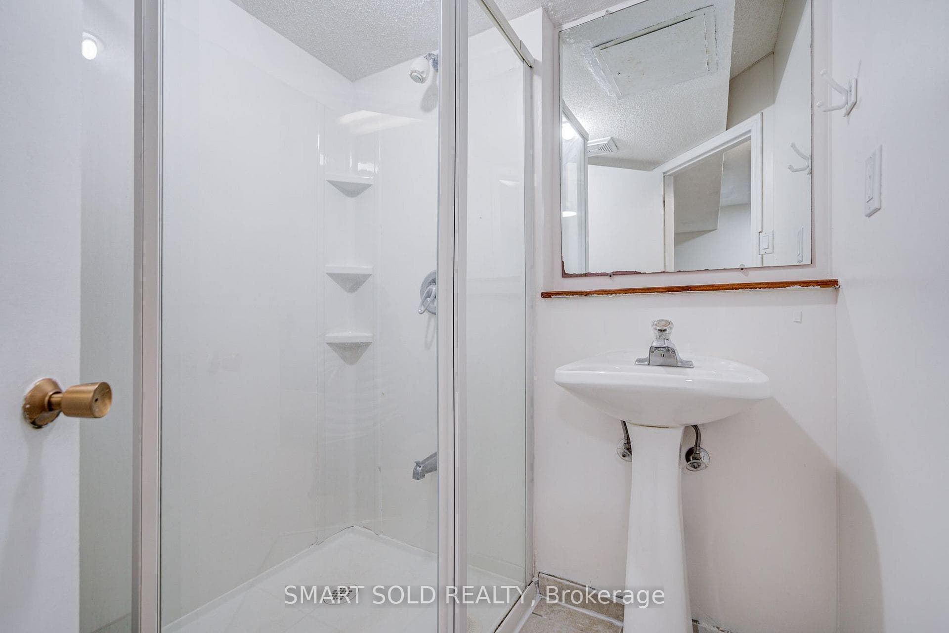 837 Queensbridge Drive photo 40