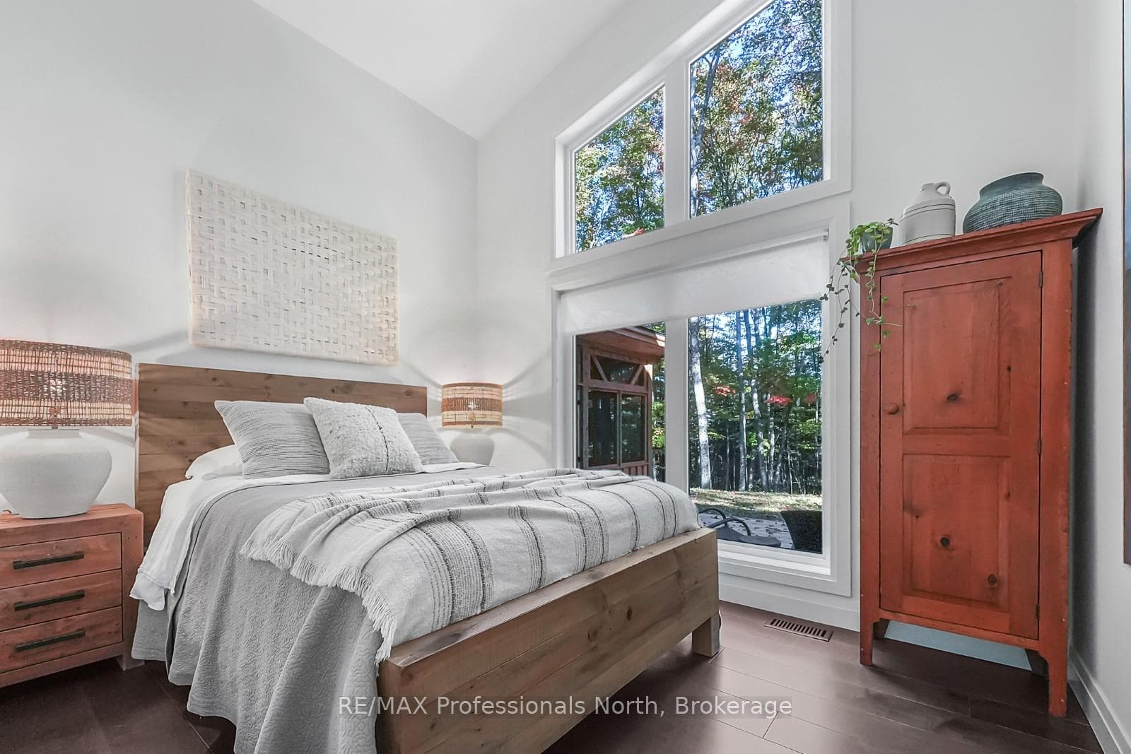 235 Sunnyside Street photo 20