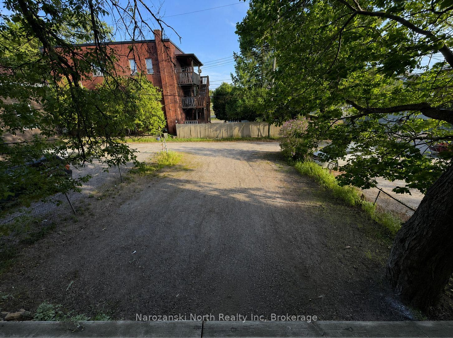 293 Elm Street photo 24