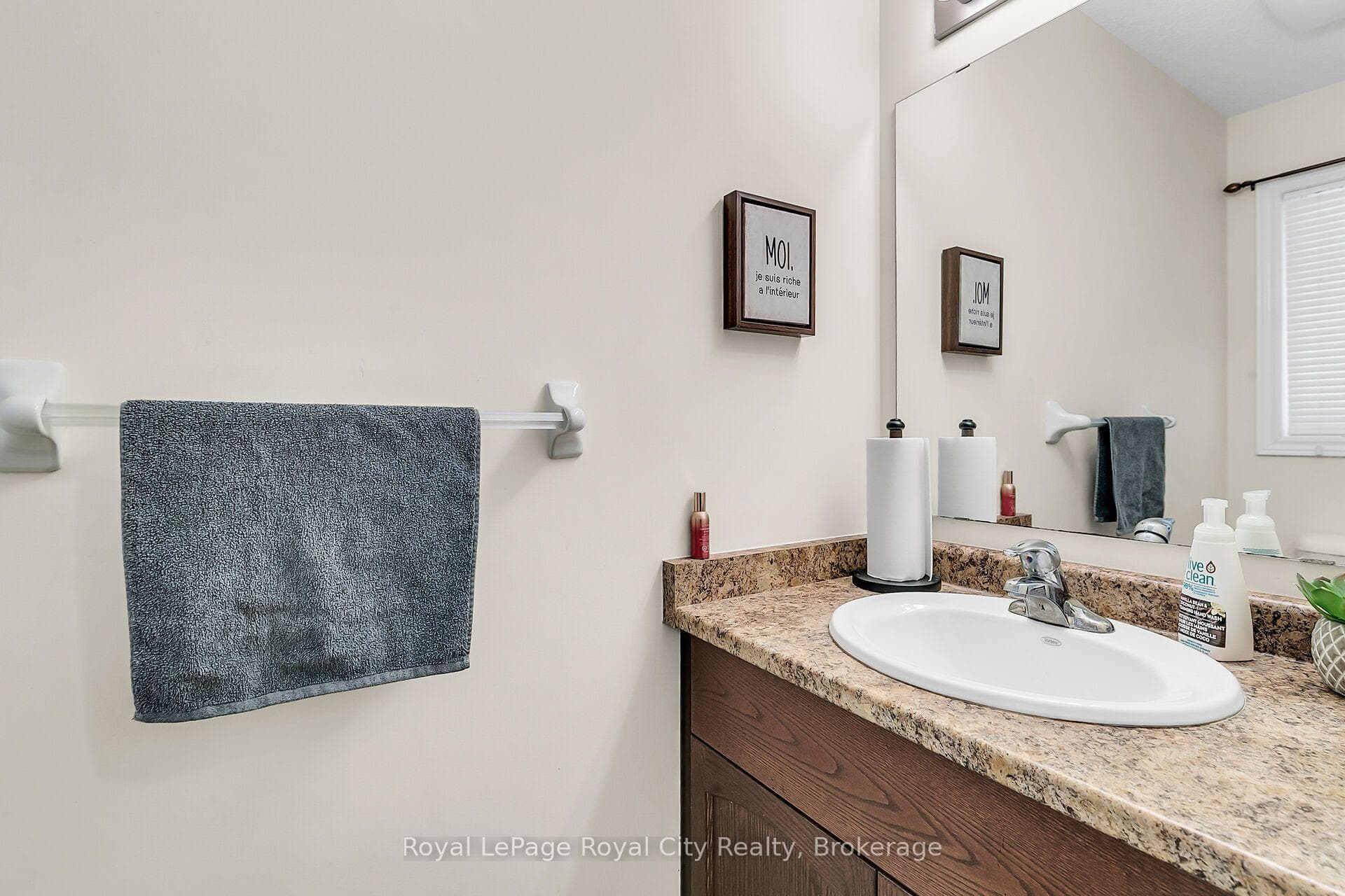 355 Macalister Boulevard Unit 9 photo 9
