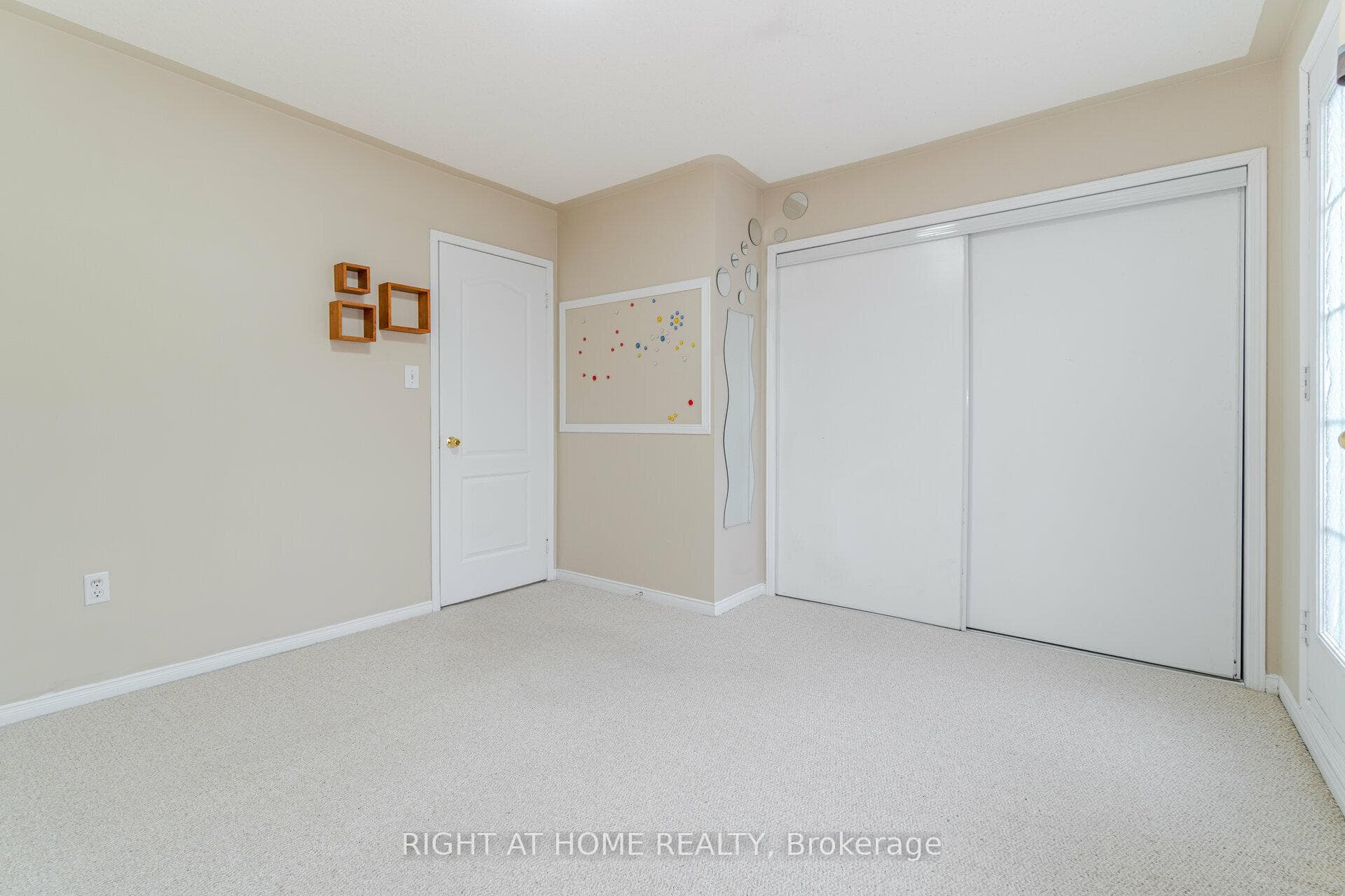50 Sunnybrook Crescent photo 23