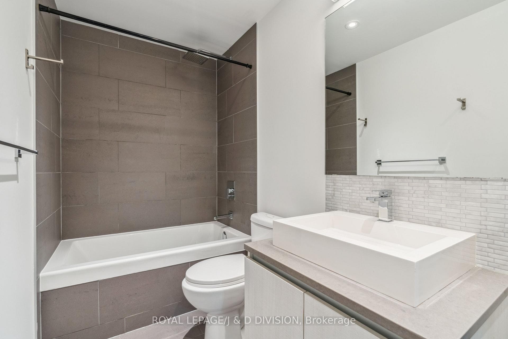 111 Bathurst Street Unit 423 photo 27