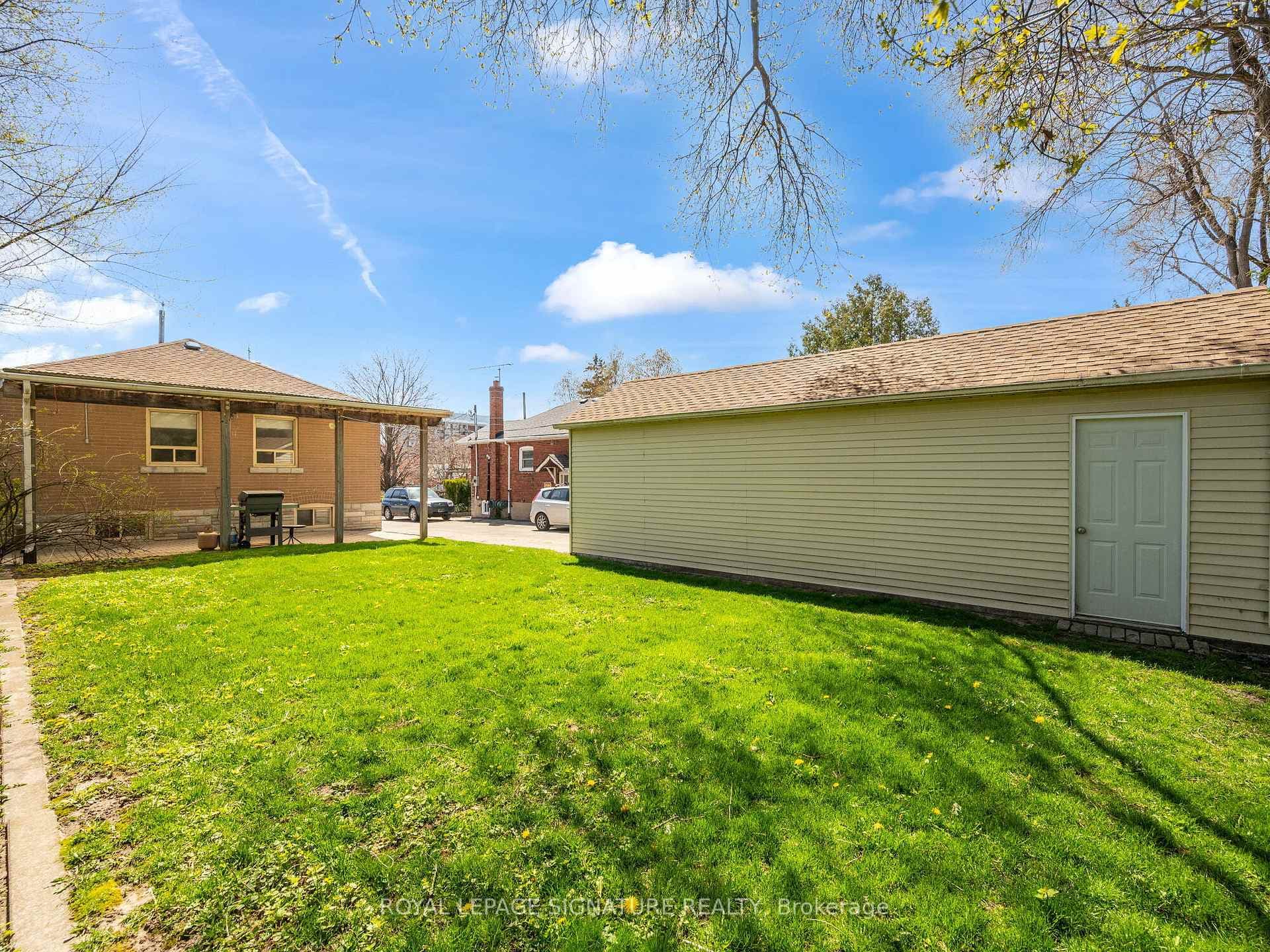 26 Saugeen Crescent photo 22