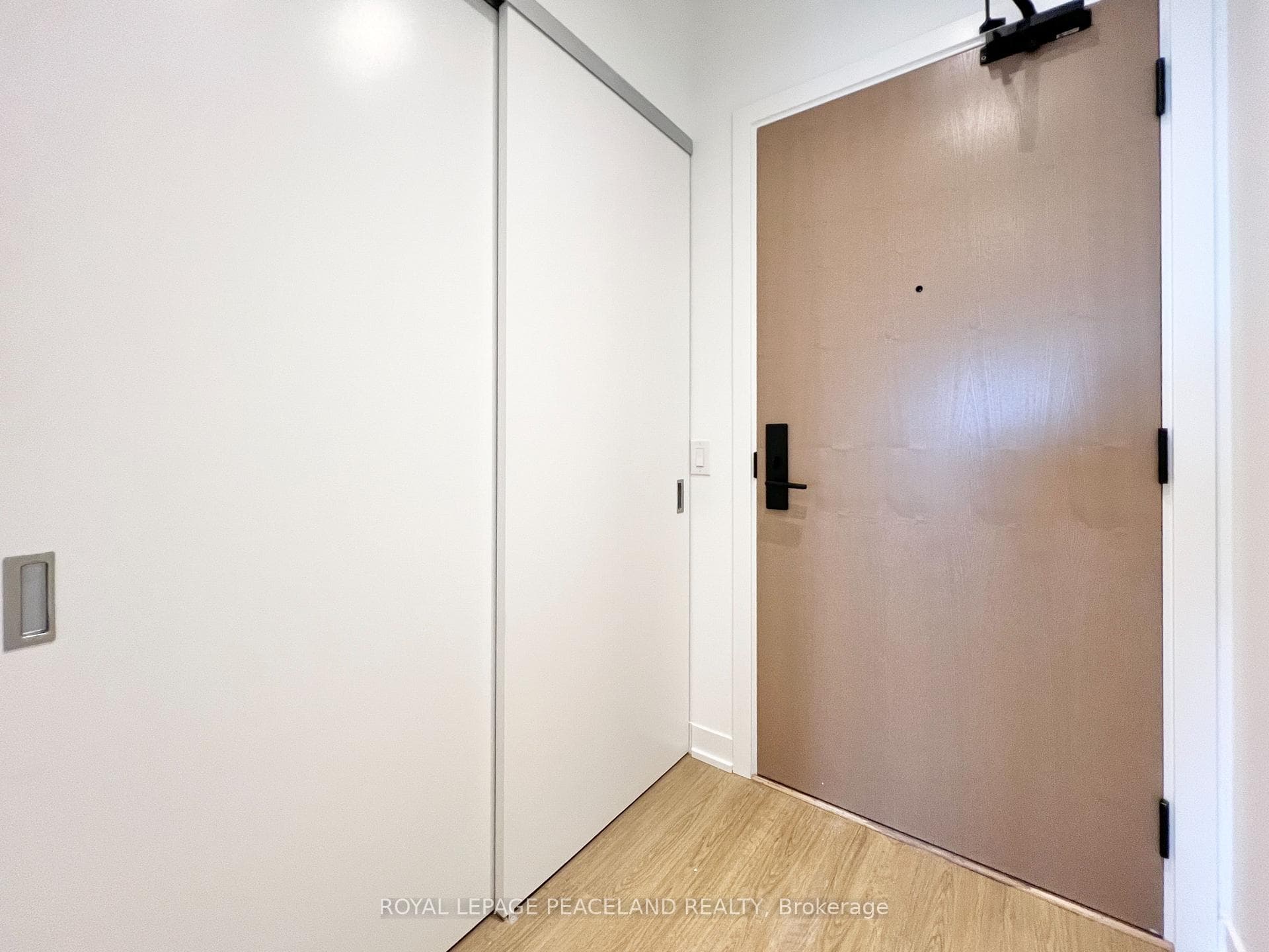 195 McCaul Street Unit 1002 photo 5