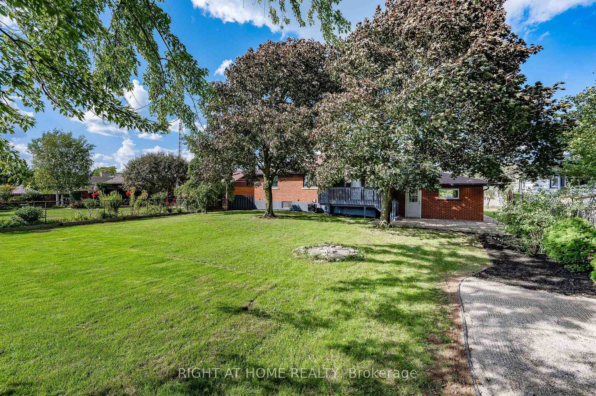 996 Barton Street photo 35