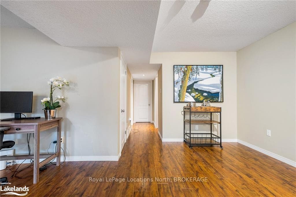 19 LYNDEN Street photo 35