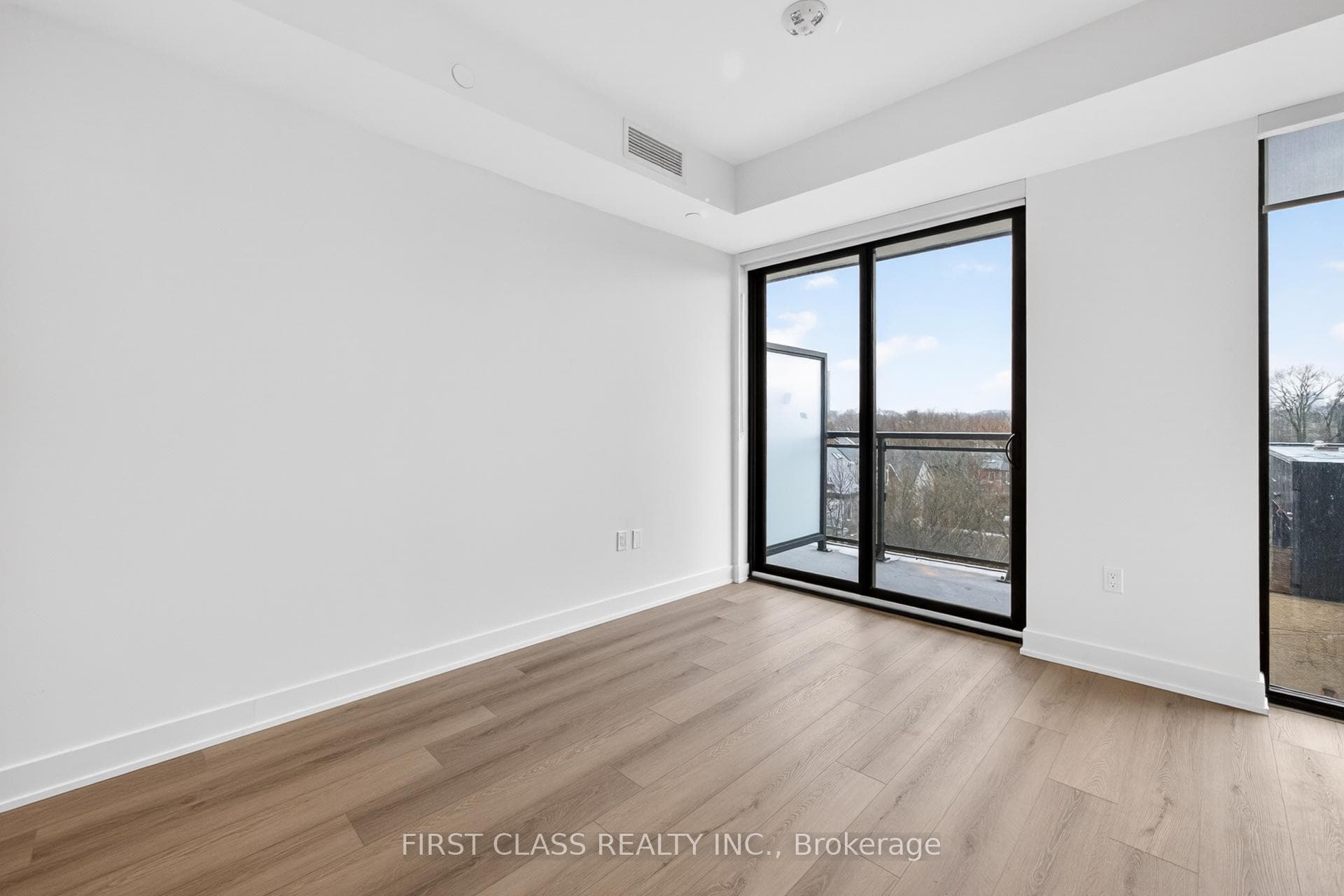 758 Dovercourt Road Unit 512 photo 11