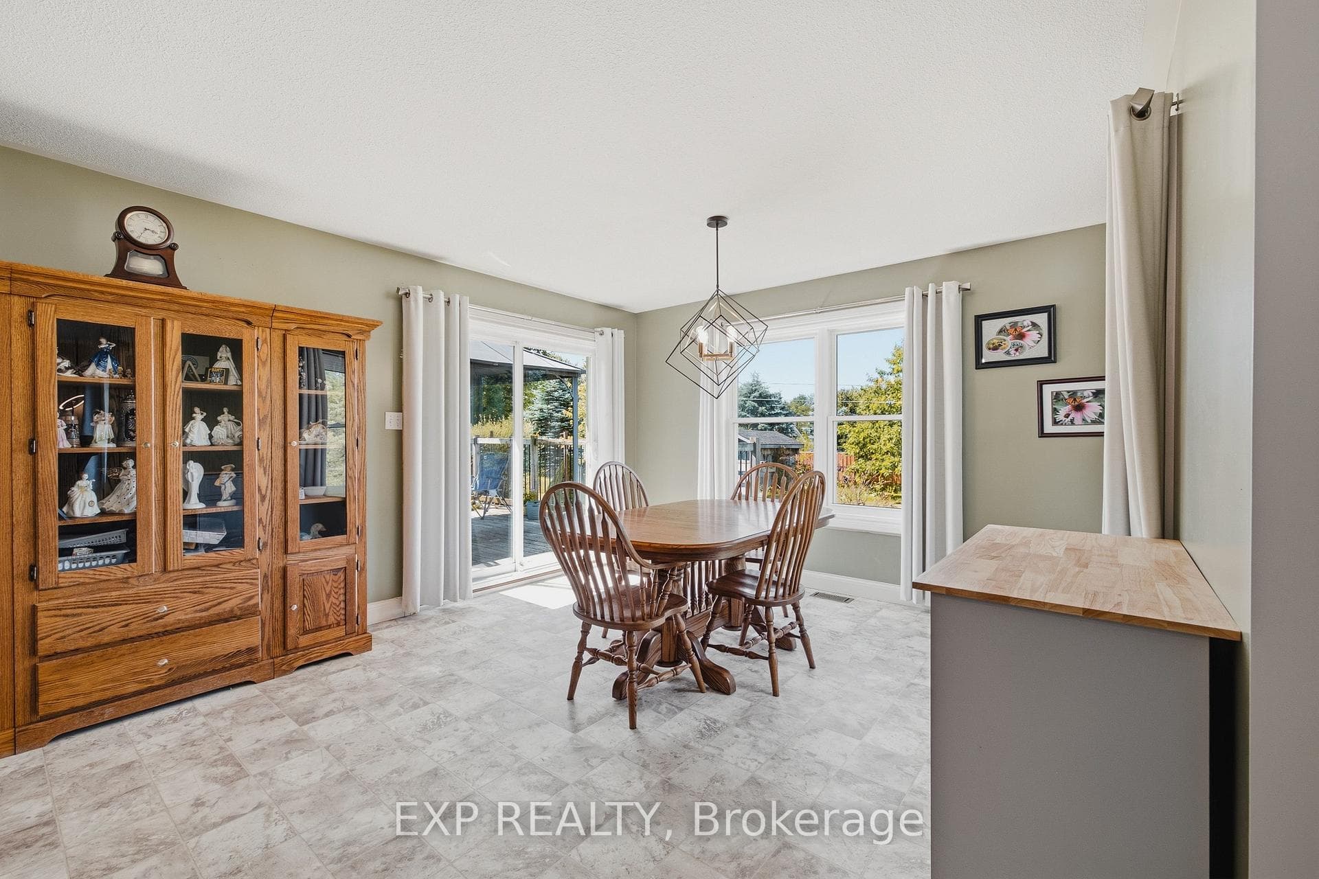 14 Regency Drive photo 15