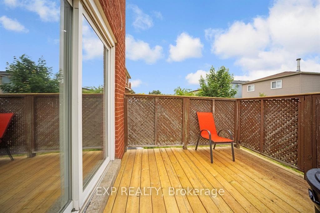 692 Huntington Ridge Drive photo 32