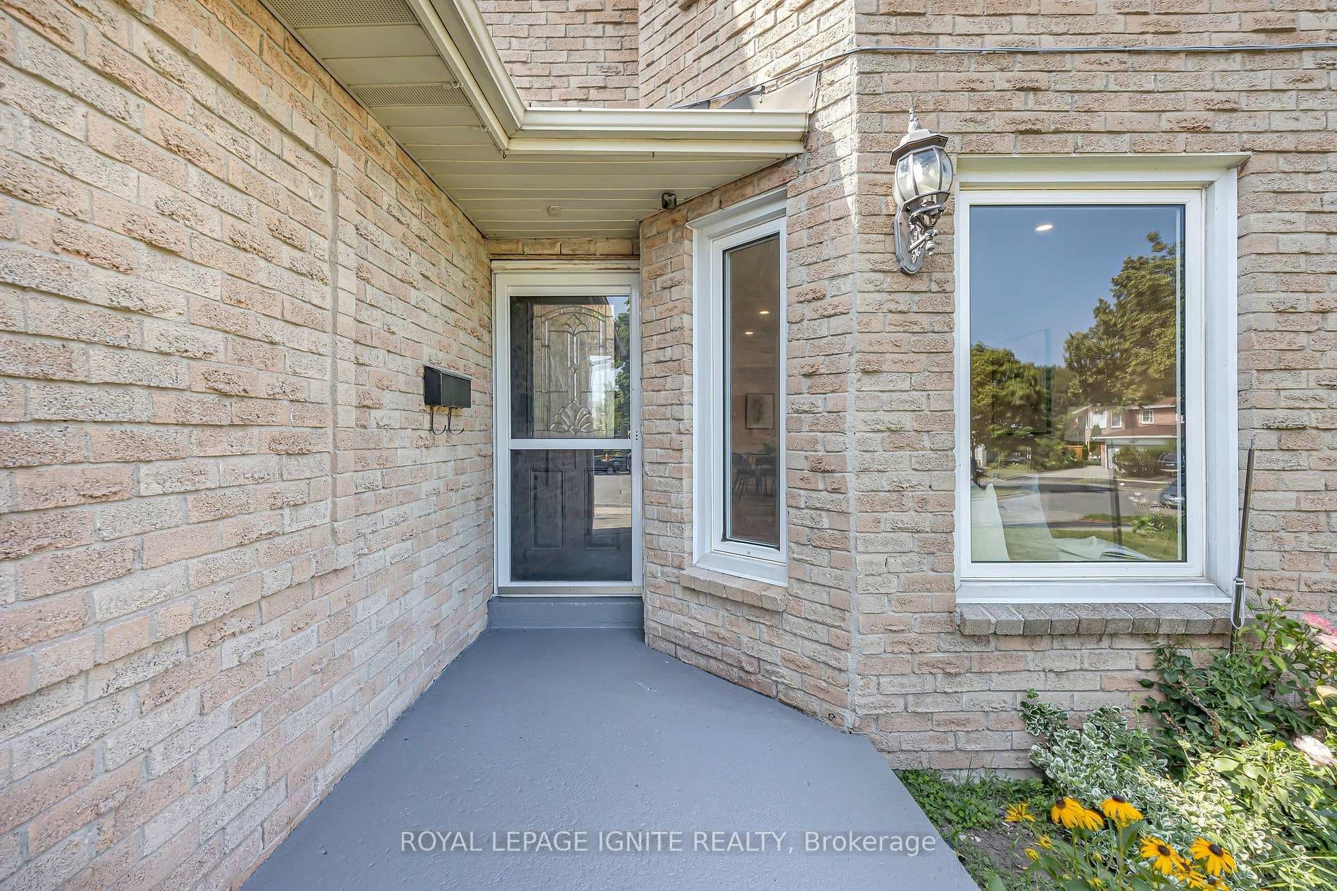 39 Saddleback Court photo 3