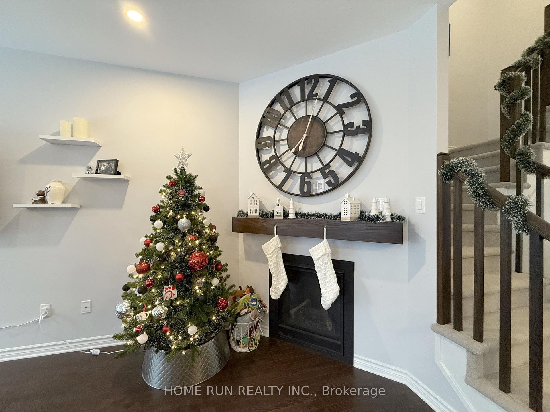 555 Jackdaw Avenue photo 12