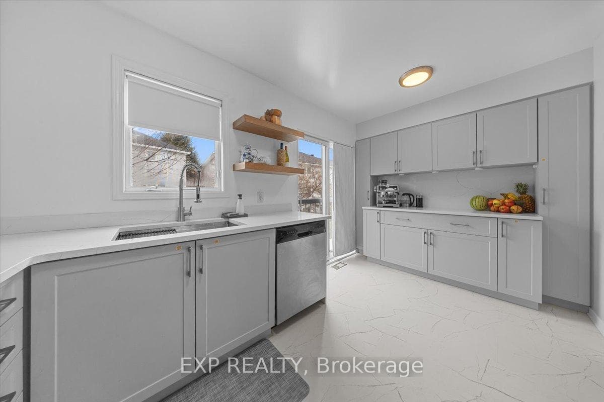 36 Yorkville Street photo 8