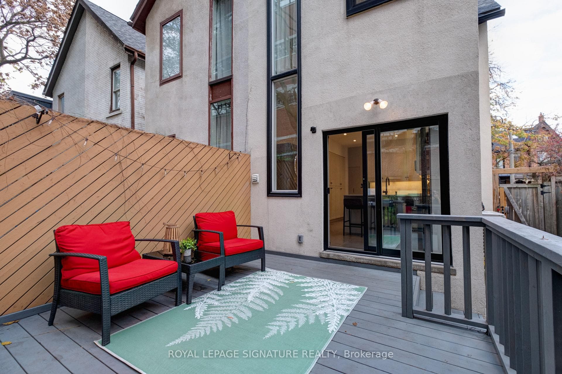 92 Sumach Street photo 35