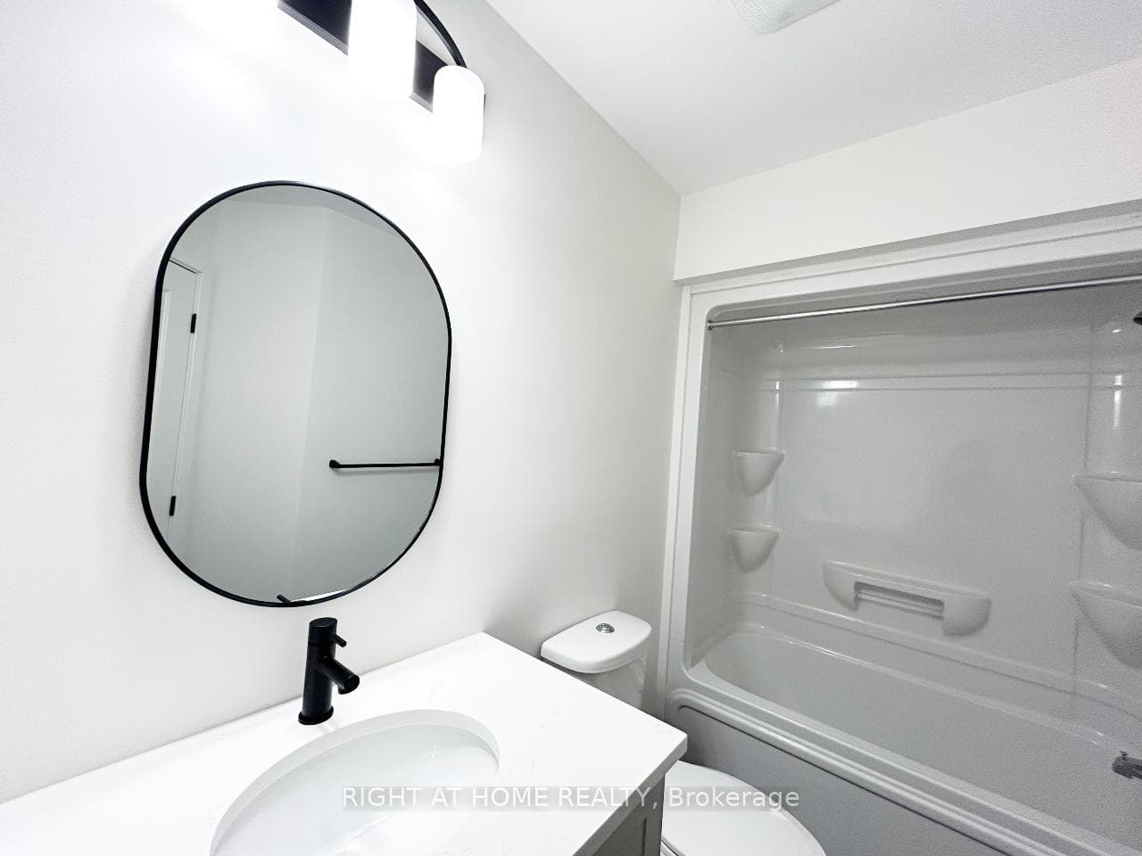 75 WHITCOMB Crescent photo 31