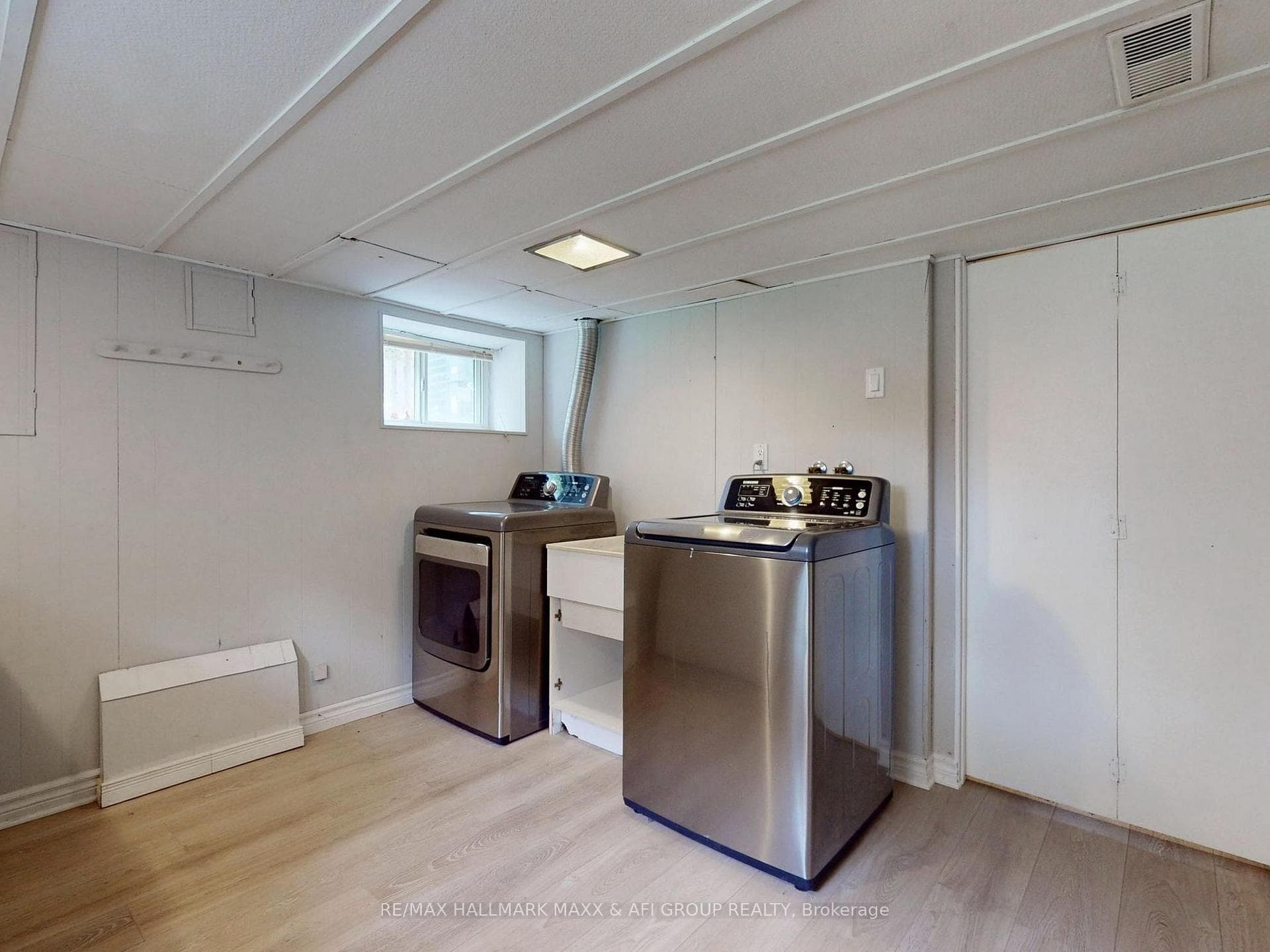 1036 Marley Crescent photo 36