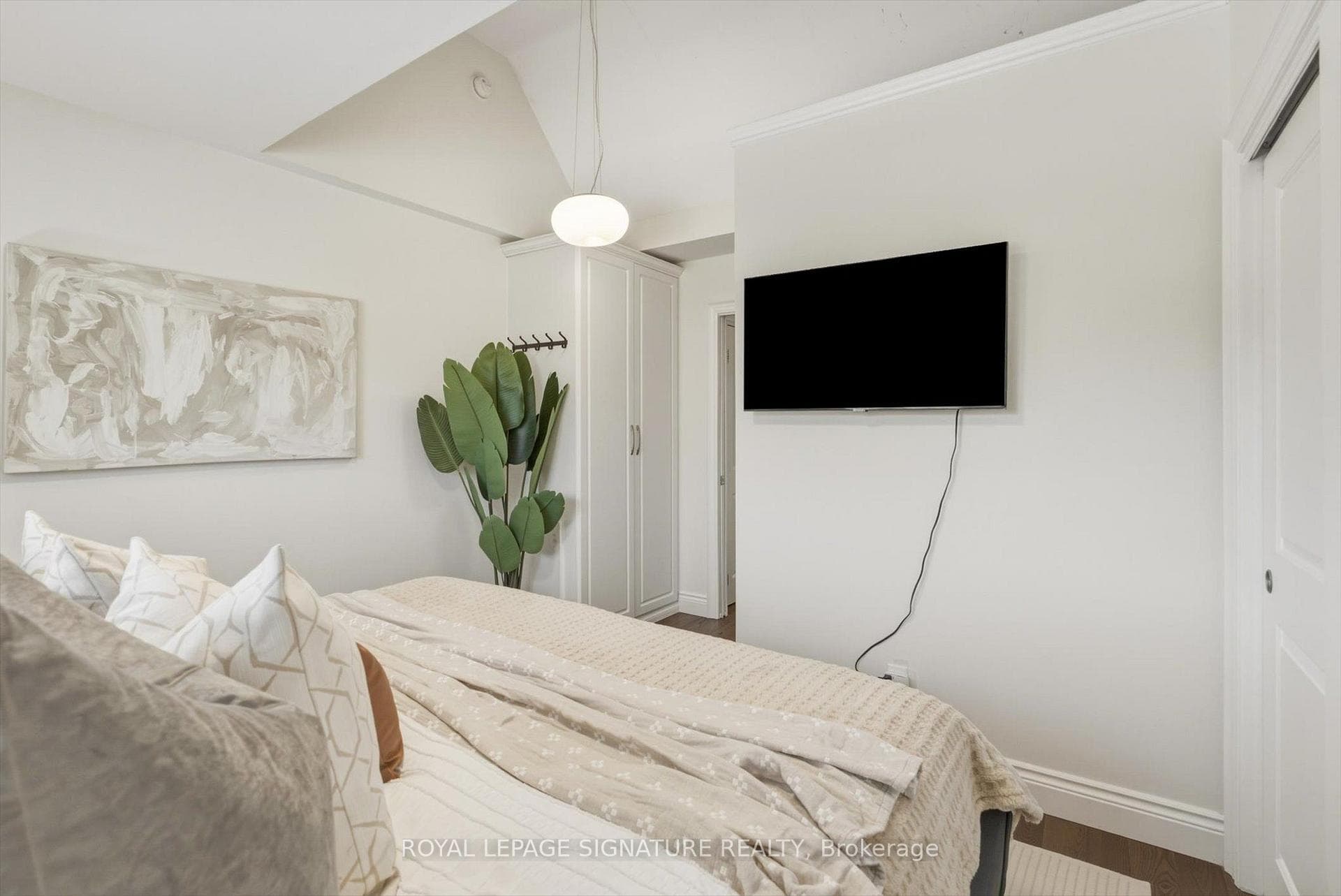 122 Holborne Avenue photo 27