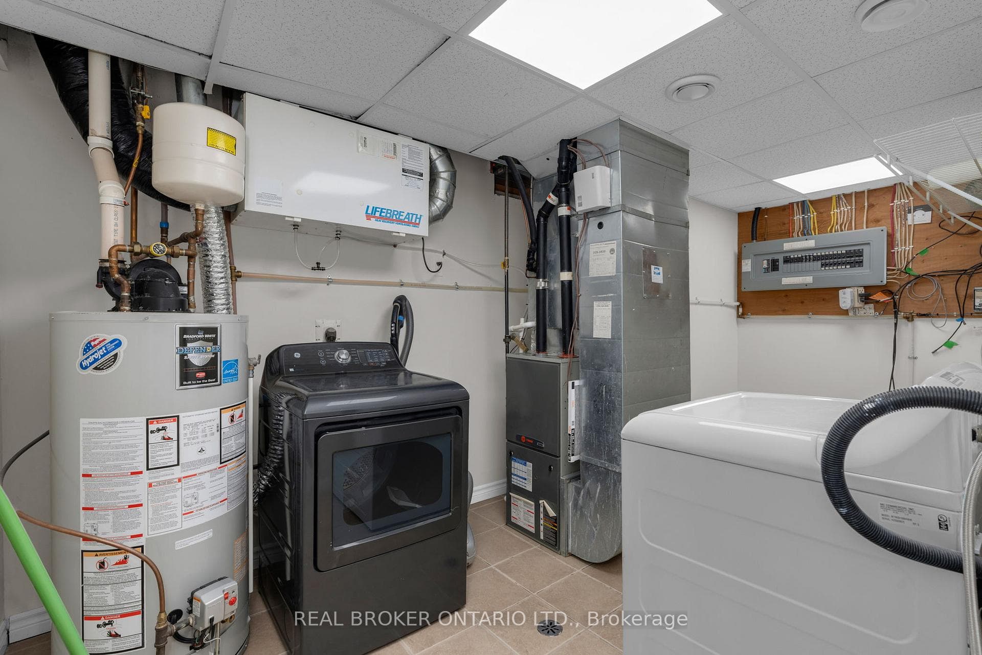 3392 Lee Avenue photo 26