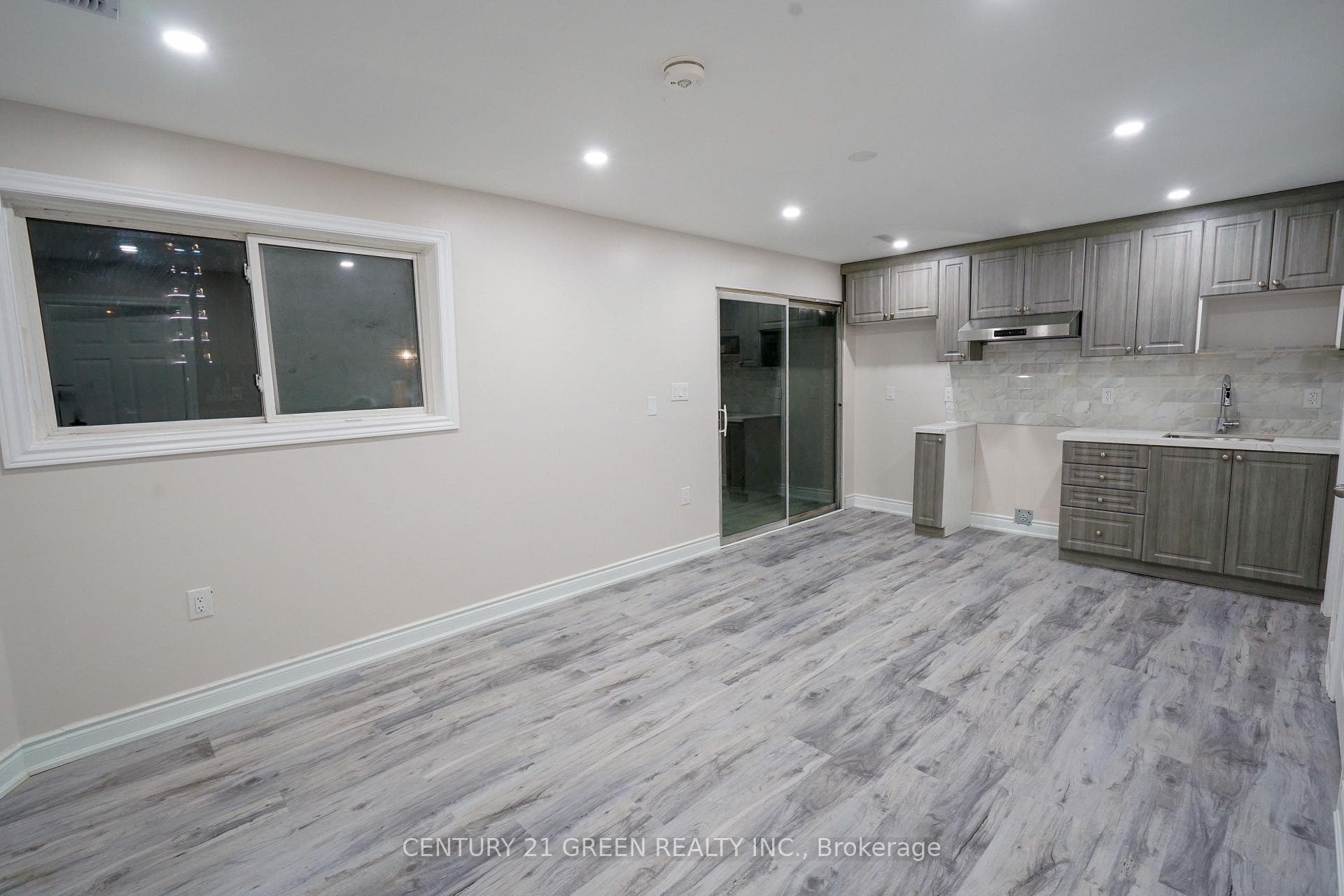 123 Kingswood Drive Unit Bsmt photo 3