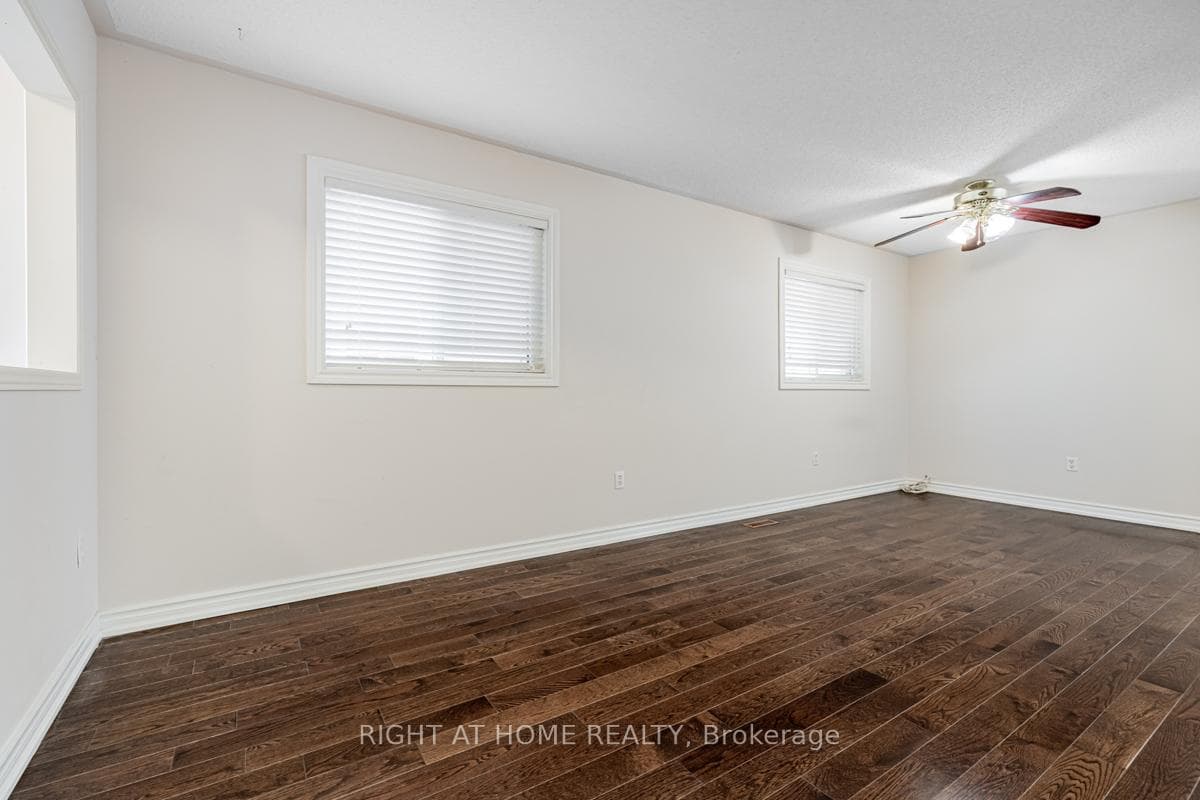 579 PINDER Avenue photo 8