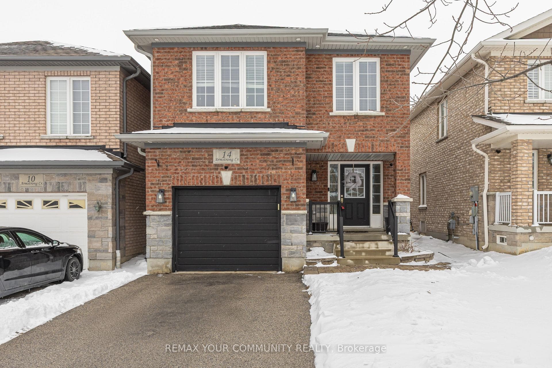 14 Armstrong Crescent photo 1