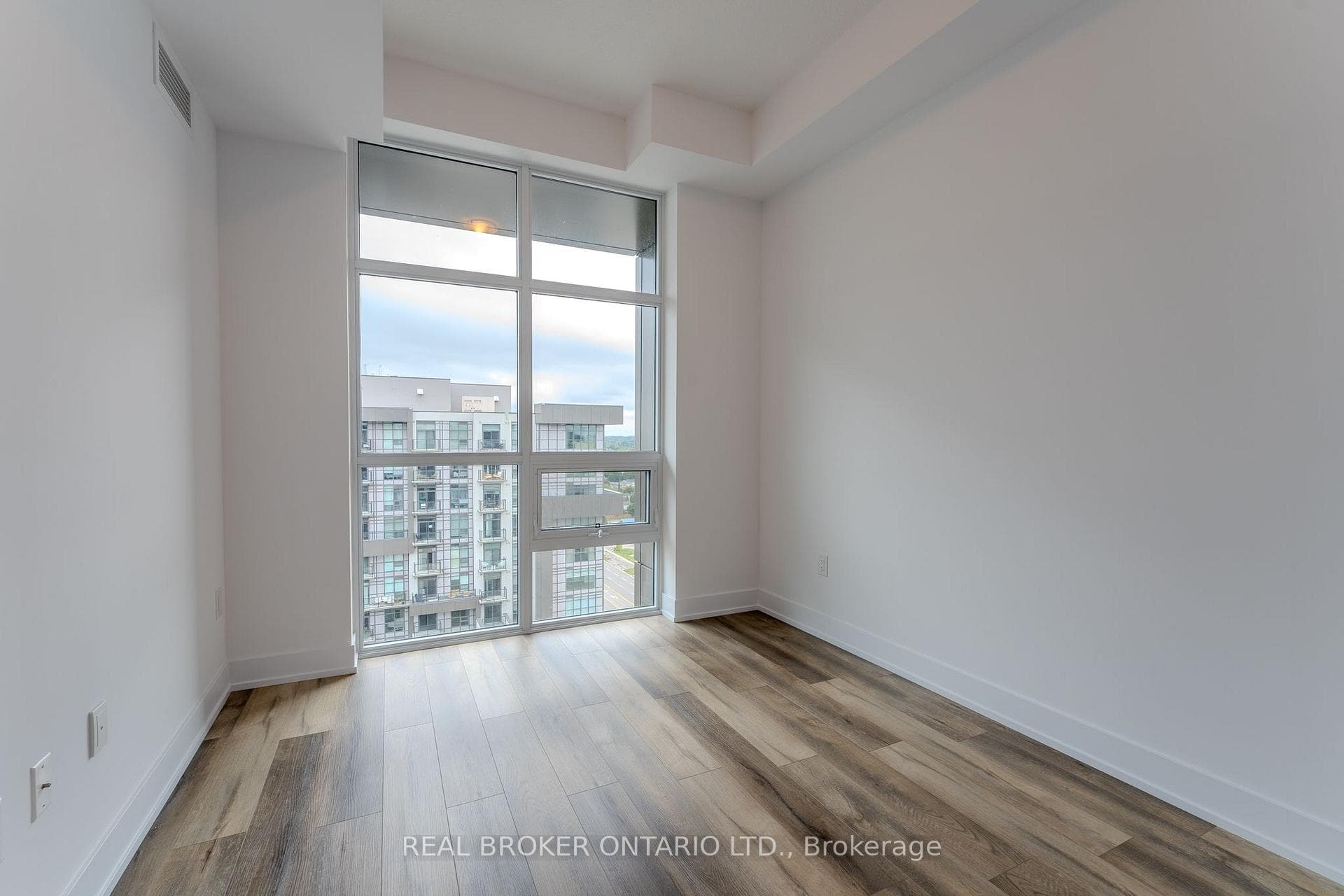 470 Dundas Street Unit 1212 photo 5