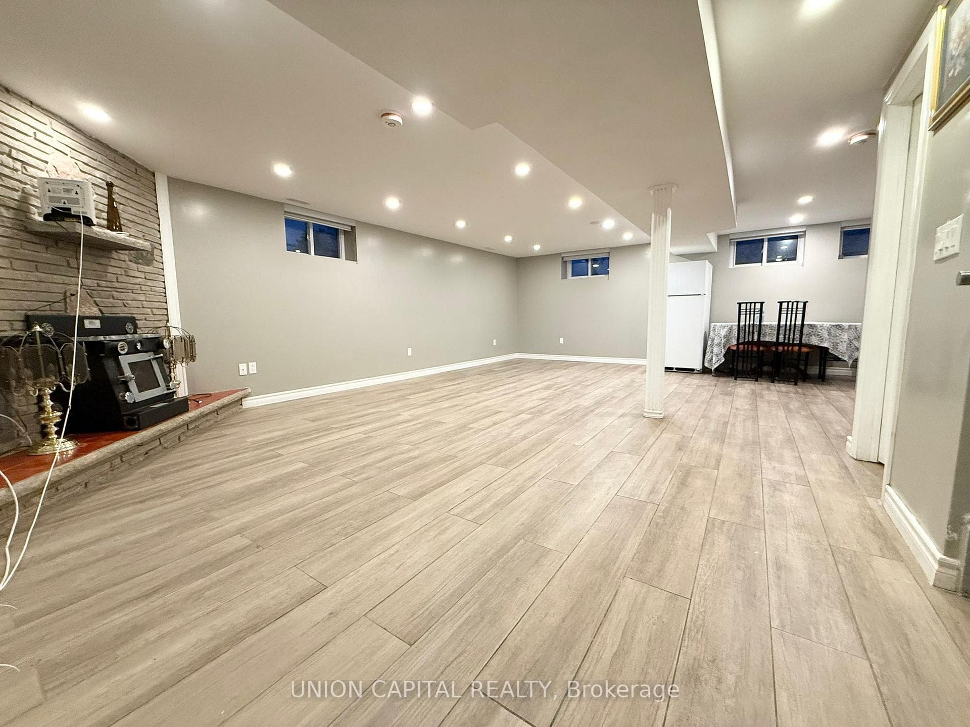 19 BAYLAWN Drive Unit Lower photo 2