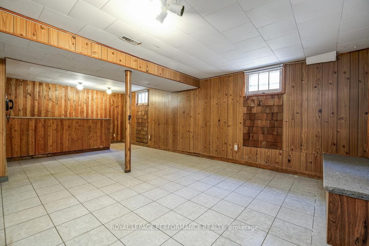 535 Dunbrack Street photo 29