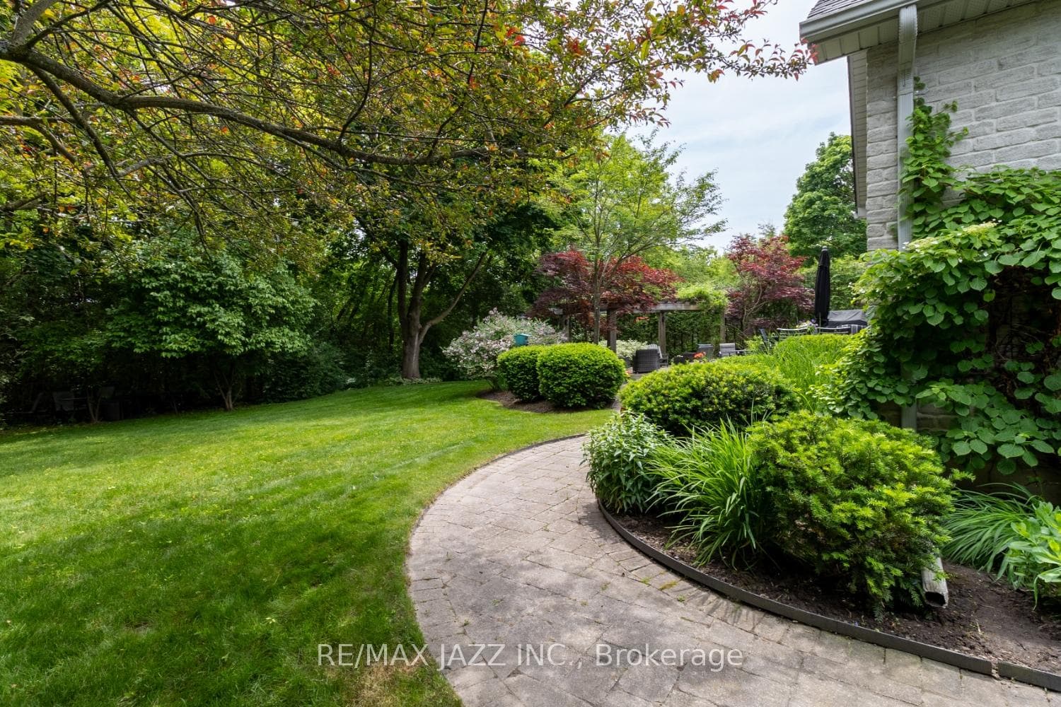 11 Rowland Court photo 33